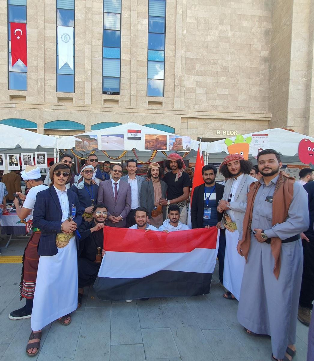 السفارة بالشراكة مع اتحاد الطلاب اليمنيين في انقرة تشارك في احتفال اليوم الثقافي الدولي  للطلاب الأتراك والأجانب بجامعة يلدرم بايزيد